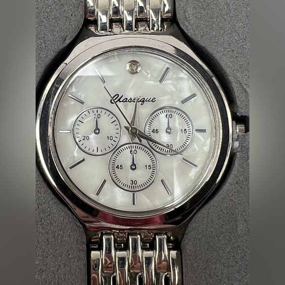 Classique Australia Unisex Watch New In Box Silver Tone 3 Auxiliary Sub Dials - Picture 3 of 10